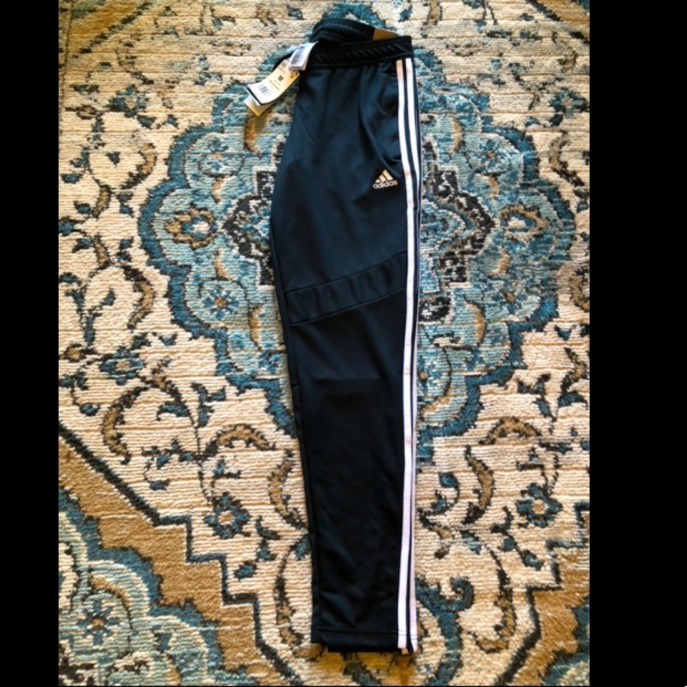 Women’s Adidas Slim Jogger - M